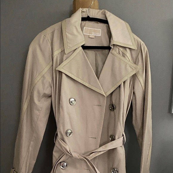 Beautiful Micheal Kors spring trench coat. Leather trim. New. Size M - Picture 1 of 2